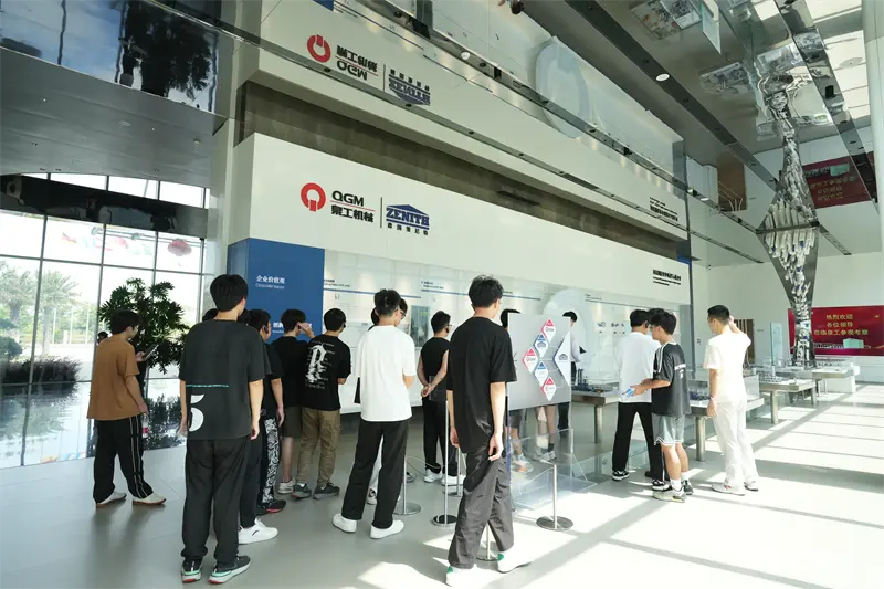 Το Liming Vocational University επισκέφτηκε τη Fujian Quangong Machinery Co.,Ltd για ένα πρόγραμμα ανάπτυξης εργασίας.