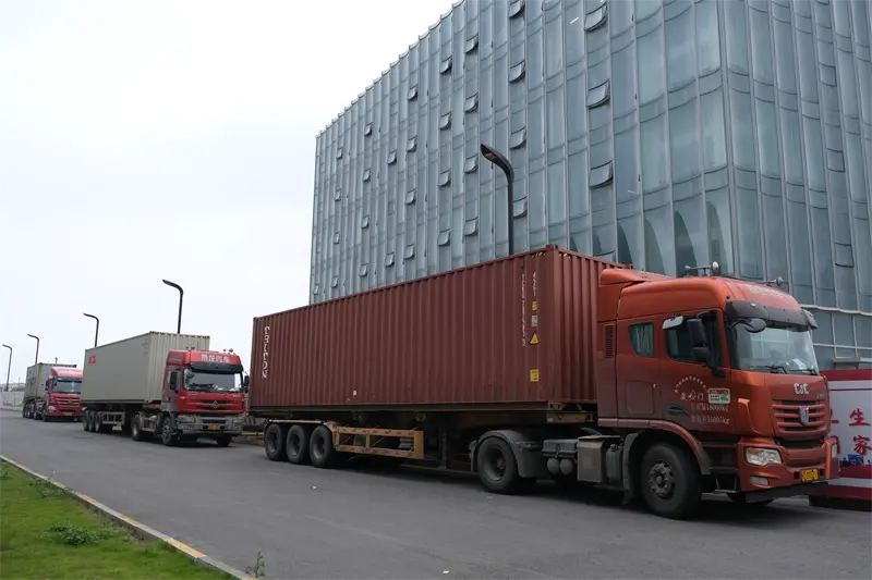 Μηχανές κατασκευής τούβλων QGM που αποστέλλονται στη Μέση Ανατολή, βοηθώντας τις περιφερειακές κατασκευές να κάνουν ένα νέο άλμα προς τα εμπρός