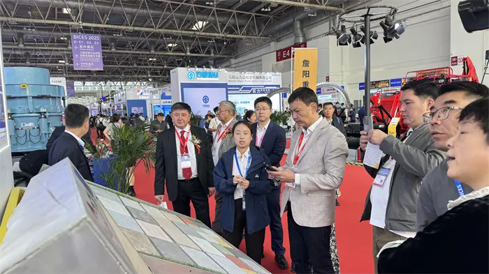 Golden Autumn Gathering to Talk Smart Manufacturing, η δύναμη του Quangong δημιουργεί λαμπρότητα