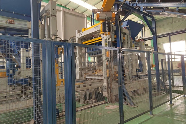 Έργο Zenith1500-2 Concrete Block Machine Project σε λειτουργία, Βοηθώντας την Δημοτική Κατασκευή του Μάλι